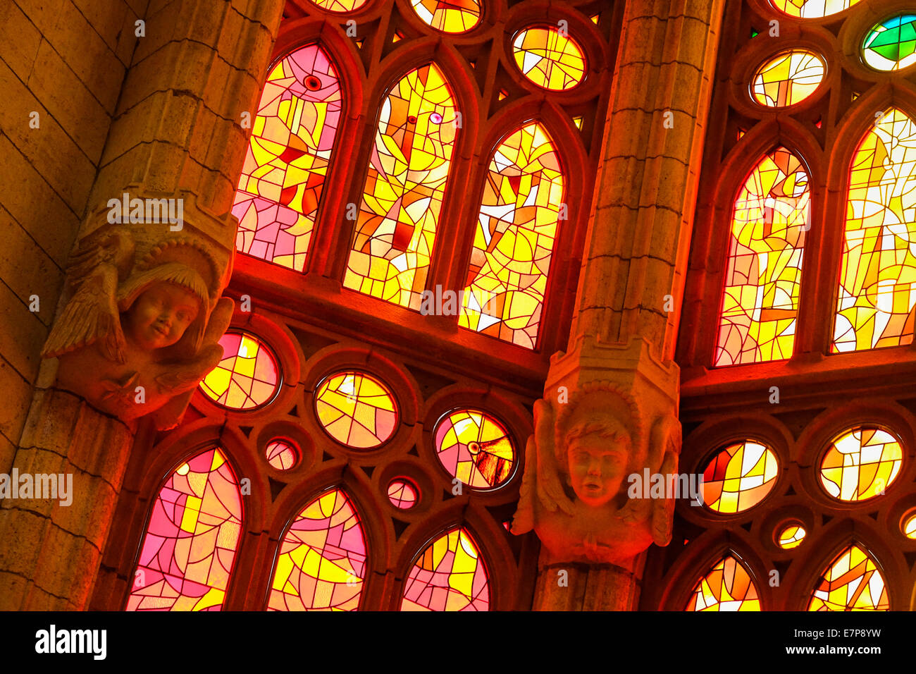 Spagna, Barcellona, chiesa della Sagrada Familia interno Foto Stock