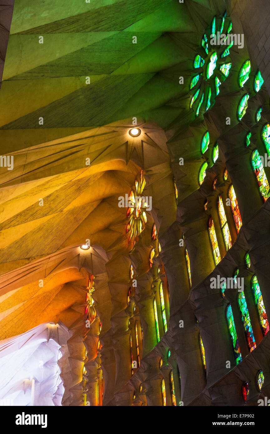 Spagna, Barcellona, chiesa della Sagrada Familia interno Foto Stock