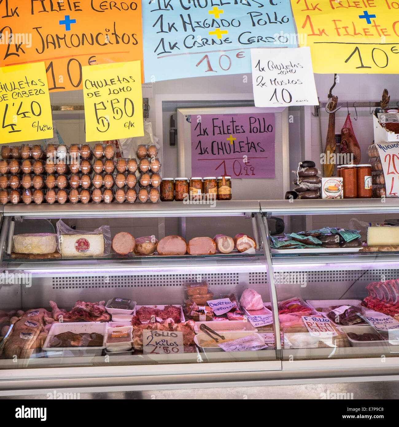 Spagna, Cadiz, Display frigorifero nel supermercato Foto Stock Spagna, Cadiz, Display frigorifero nel supermercato Foto Stock