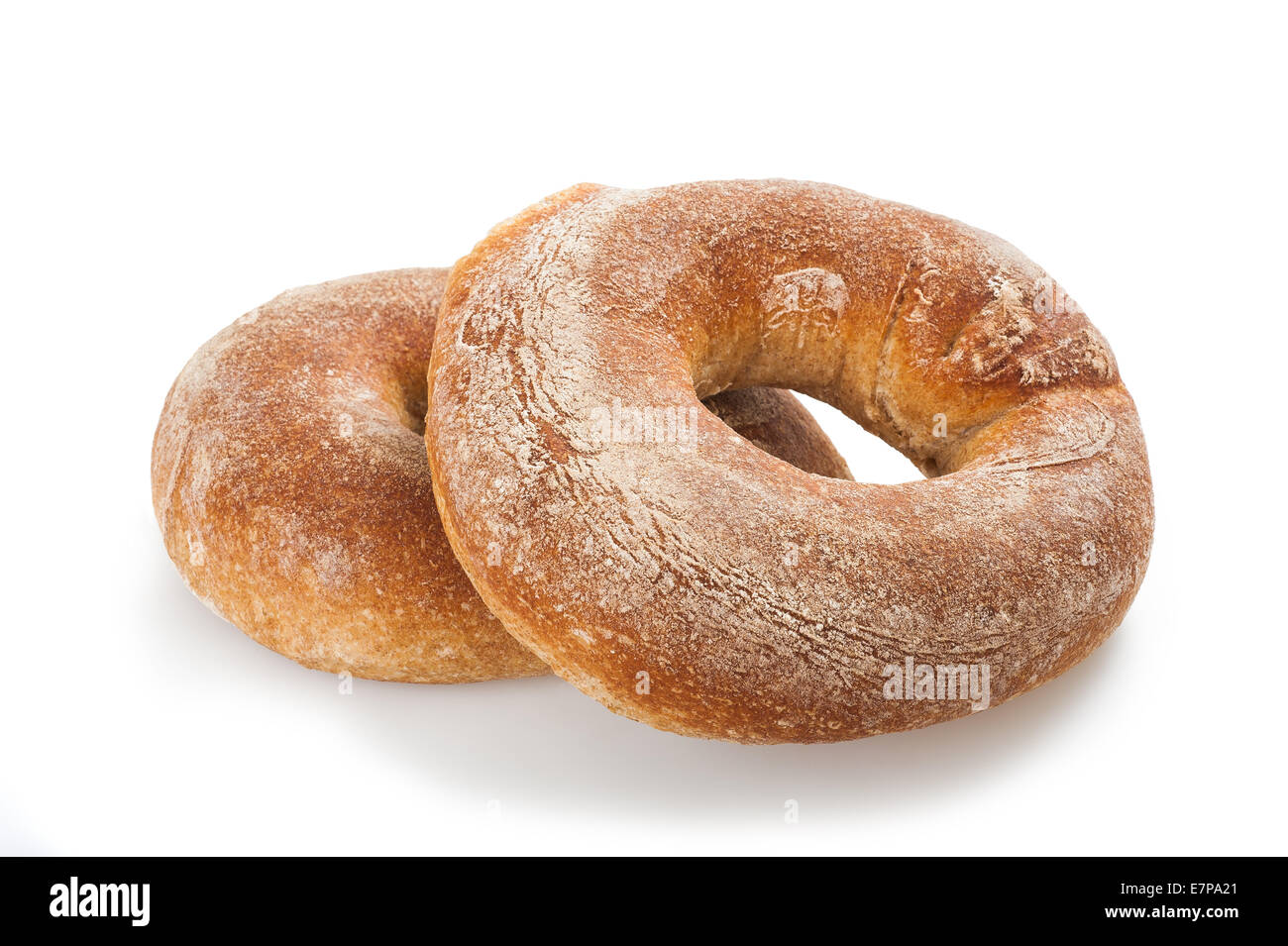 Pane di segale in forma di cerchio isolato su bianco Foto Stock