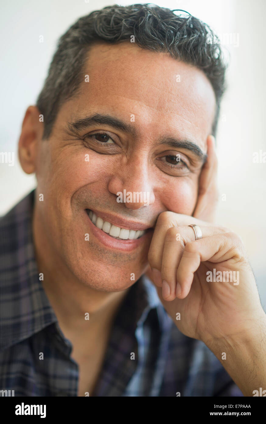 Ritratto di sorridere uomo maturo Foto Stock
