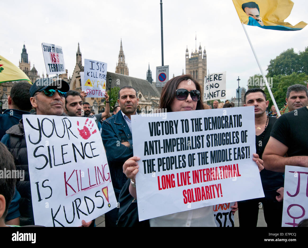 Protesta in piazza del Parlamento di Londra contro ISIS / Stato islamico massacri dei curdi in Iraq e Siria Sept 20 2014 Foto Stock