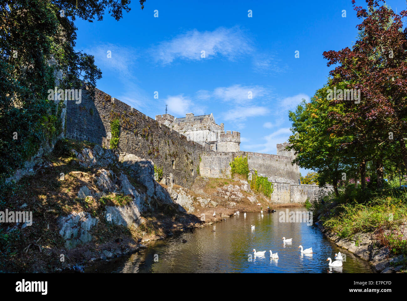 Castello di Cahir e il fiume Suir, Cahir, nella contea di Tipperary, Repubblica di Irlanda Foto Stock
