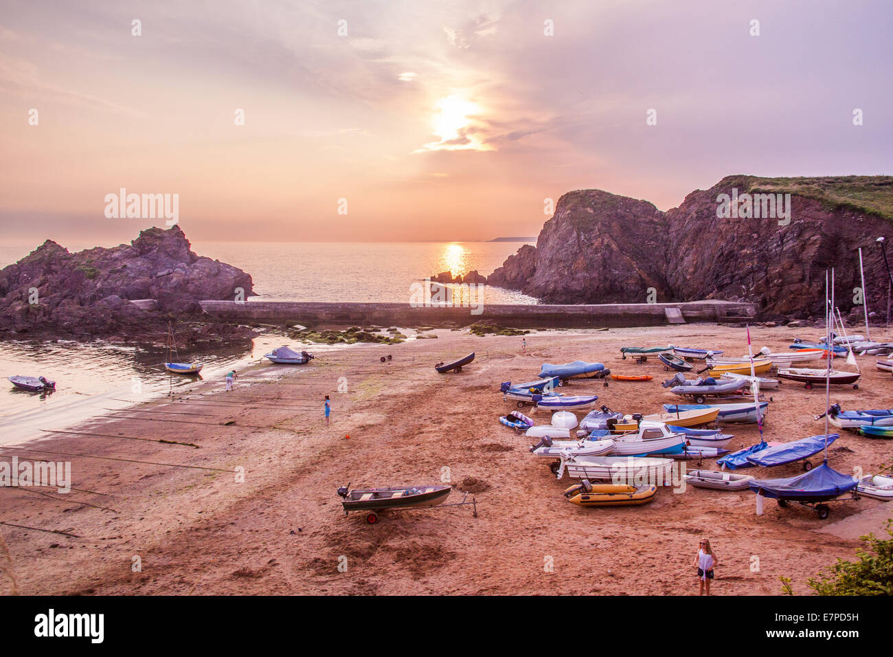 Tramonto sulla speranza Cove, South Devon, Inghilterra, Regno Unito. Foto Stock