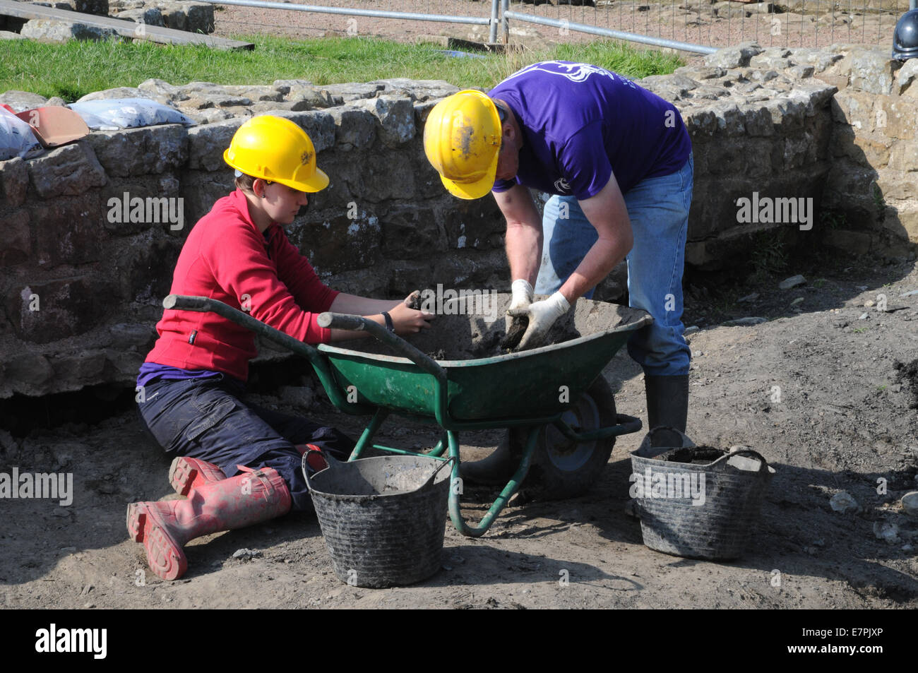 Scavato rimane a Vindolanda, un Roman Fort ausiliario e associati cittadina nei pressi del Vallo di Adriano nel nord dell'Inghilterra. Foto Stock