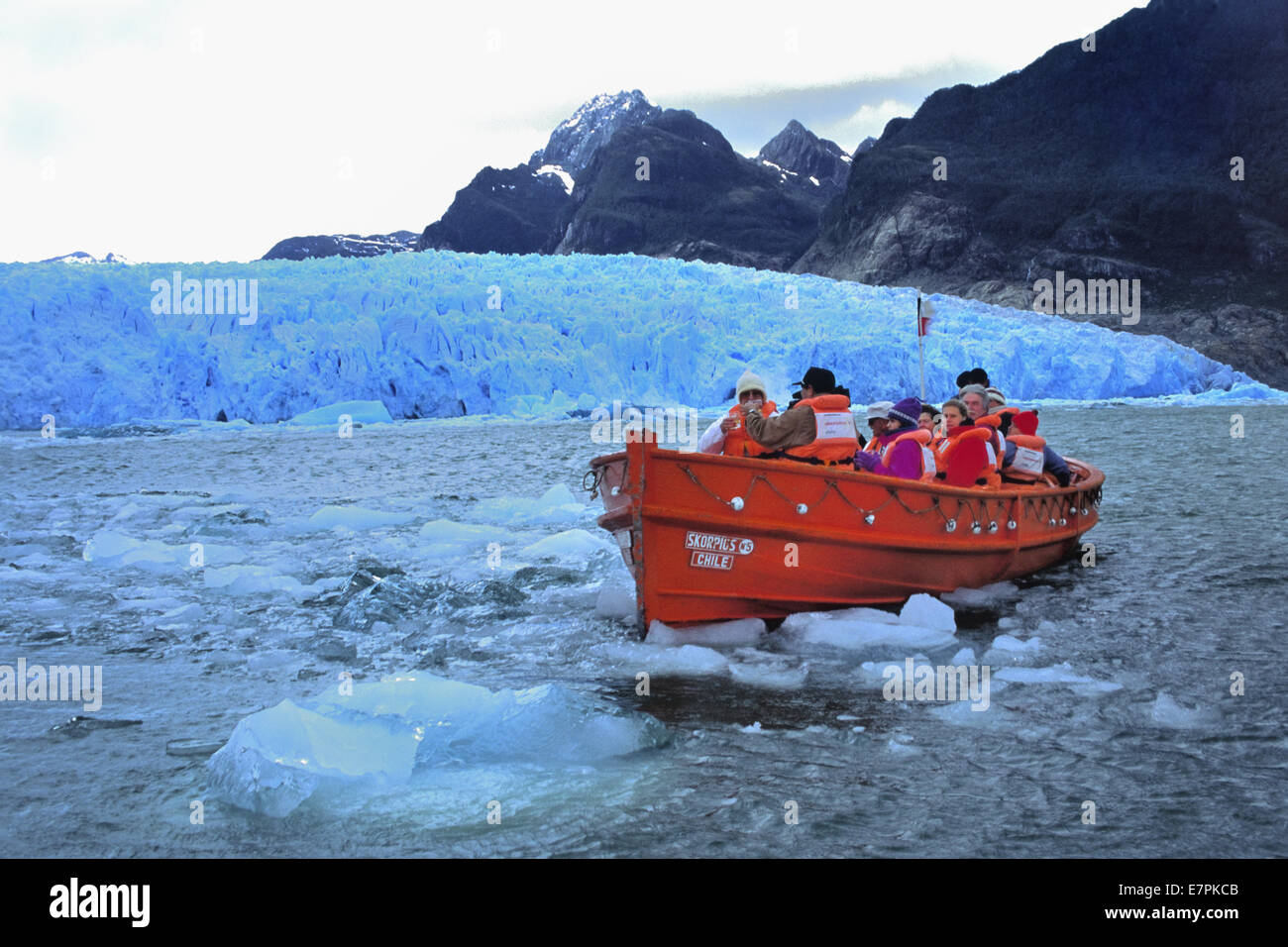 I turisti a San Rafael Glacier, Patagonia cilena. Foto Stock