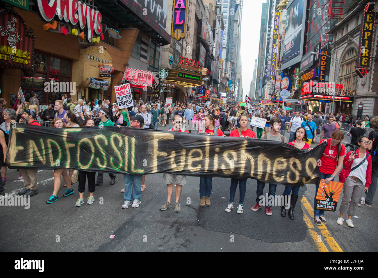 New York New York Stati Uniti d'America - 21 September 2014 - centinaia di migliaia di persone hanno aderito alla 'persone il clima di marzo " per richiedere azioni urgenti contro la minaccia del cambiamento climatico. Credito: Jim West/Alamy Live News Foto Stock