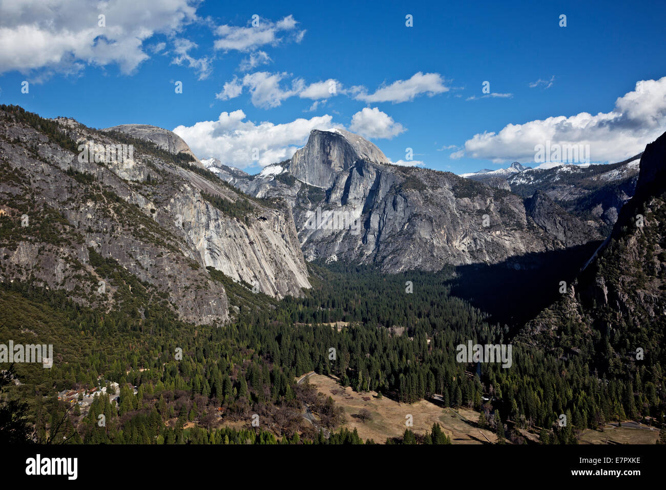 CA02279-00...CALIFORNIA - Nord Cupola e mezza cupola e il Parco Nazionale di Yosemite Valley da Columbia Rock nel Parco Nazionale di Yosemite. Foto Stock