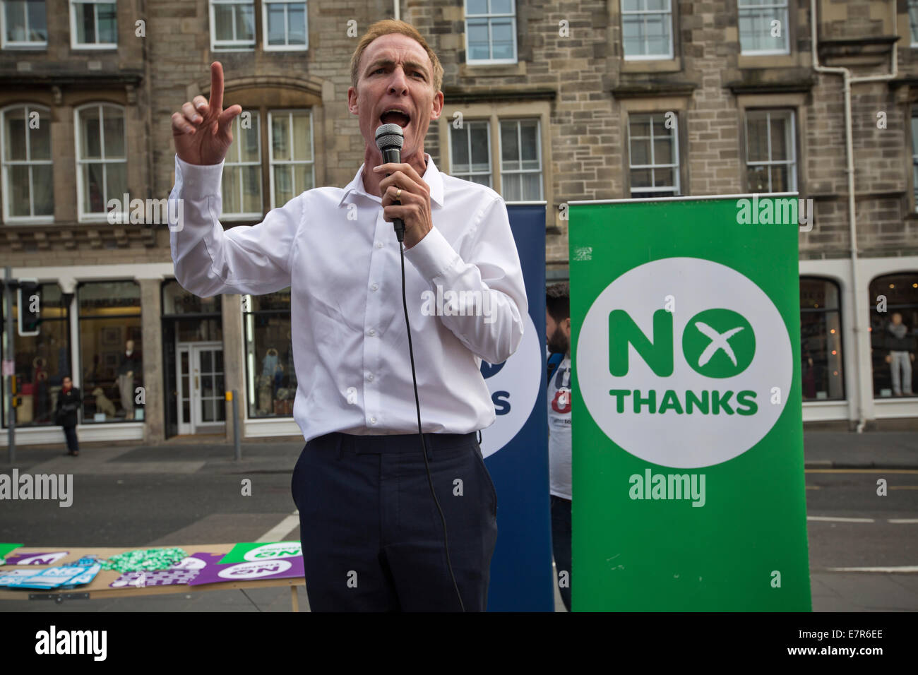 Indipendenza Anti-Scottish diruttori Jim Murphy MP parlando a un non evento grazie a Edimburgo. Foto Stock