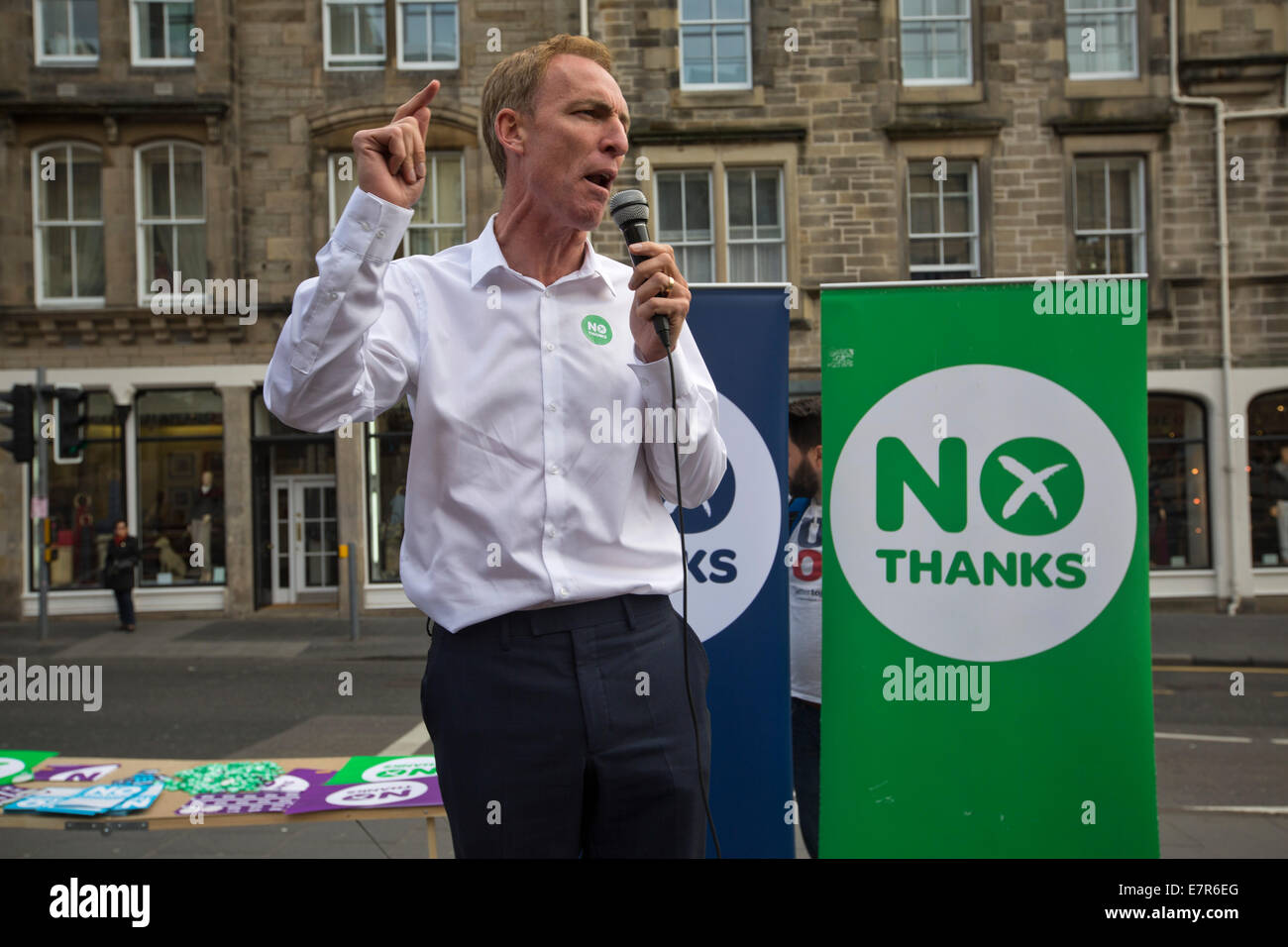 Indipendenza Anti-Scottish diruttori Jim Murphy MP parlando a un non evento grazie a Edimburgo. Foto Stock