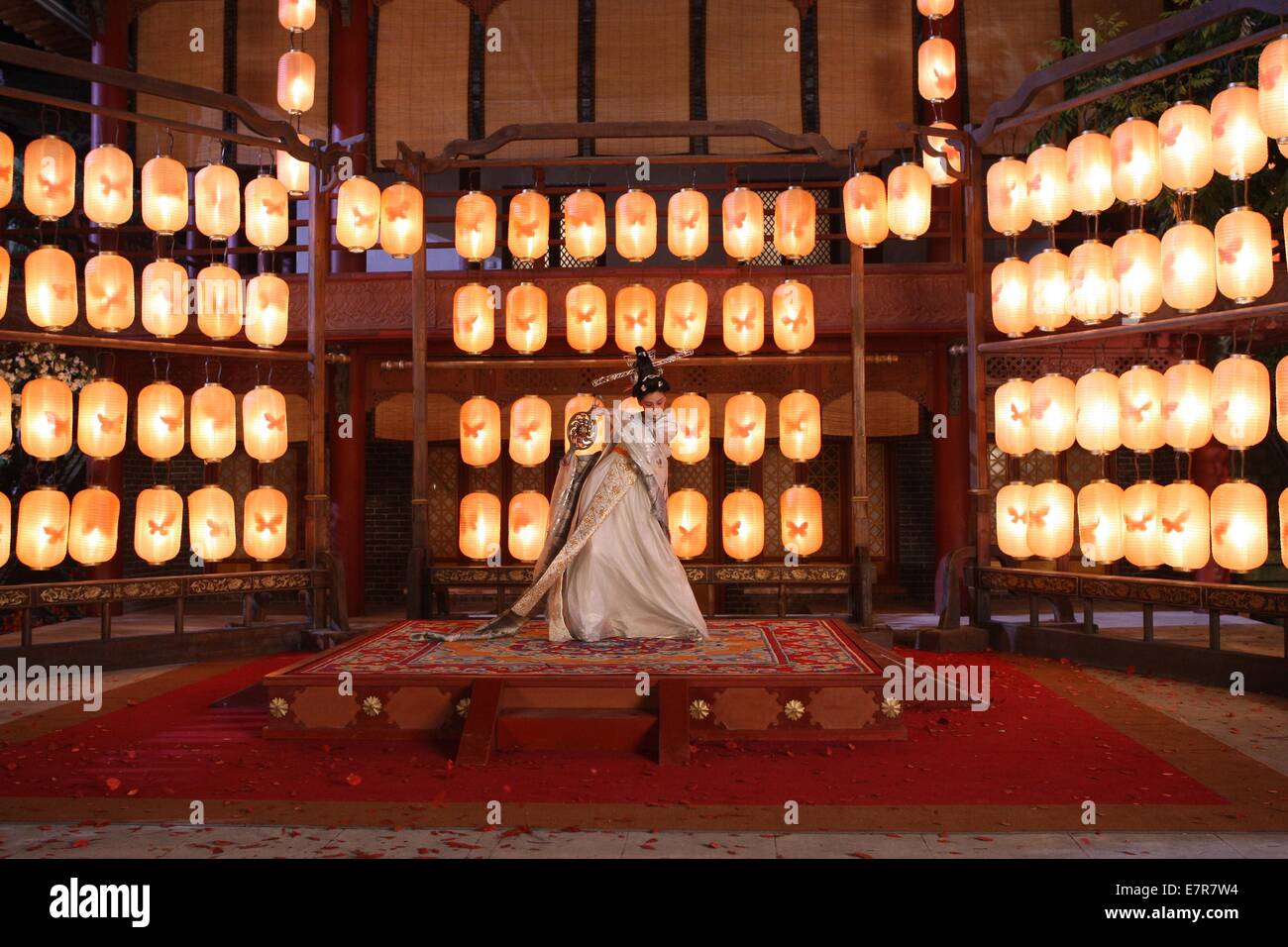 Di Renjie: Shen du long wang Anno : 2013 Cina Direttore : Tsui Hark Angelababy Foto Stock