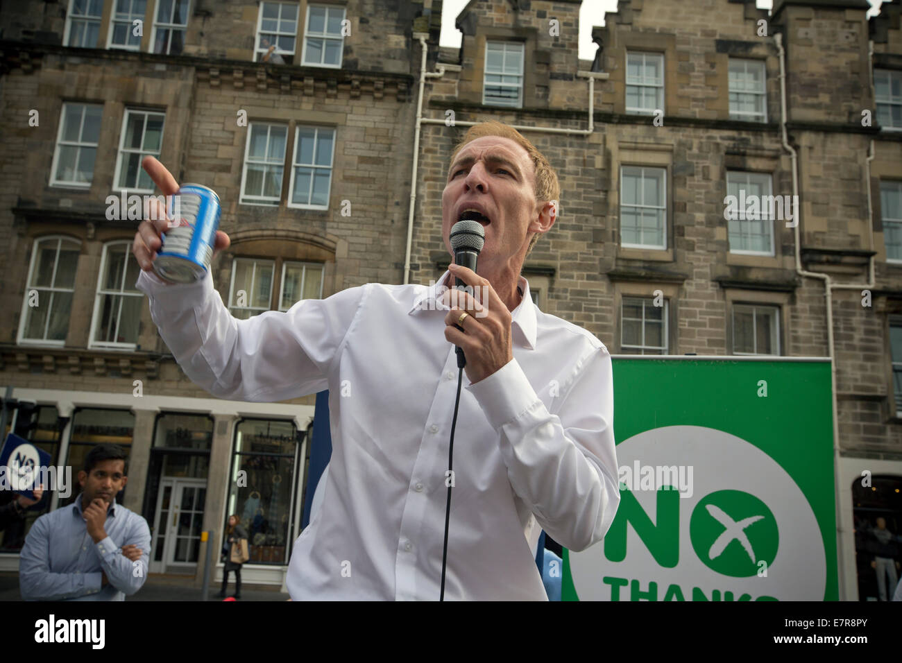 Indipendenza Anti-Scottish diruttori Jim Murphy MP parlando a un non evento grazie a Edimburgo. Foto Stock