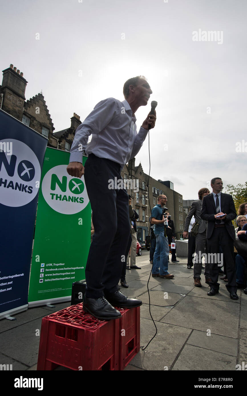 Indipendenza Anti-Scottish diruttori Jim Murphy MP parlando a un non evento grazie a Edimburgo. Foto Stock