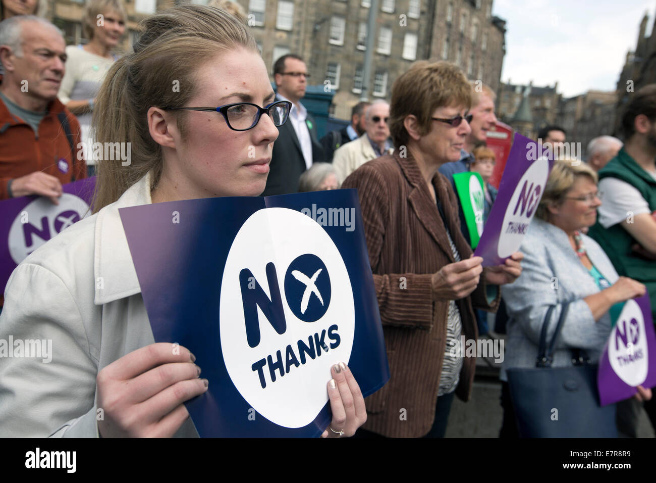Anti-Scottish i sostenitori dell'indipendenza la visione di Jim Murphy MP parlando a un non evento grazie a Edimburgo. Foto Stock