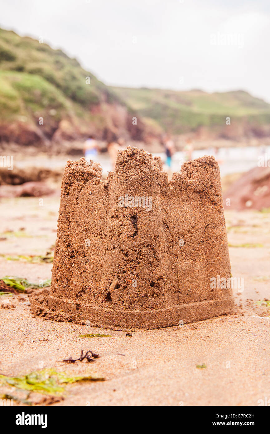 Castello di sabbia sulla speranza Cove Beach, Devon, Inghilterra, Regno Unito. Foto Stock