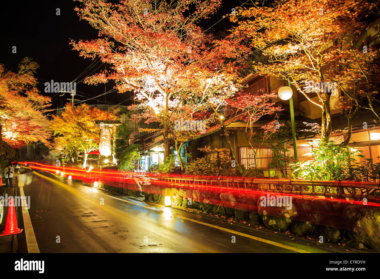 Kyoto, Giappone - 22 Novembre 2013: Kifune Santuario è un santuario shintoista situato a SakyO-ku a Kyoto, Giappone Foto Stock