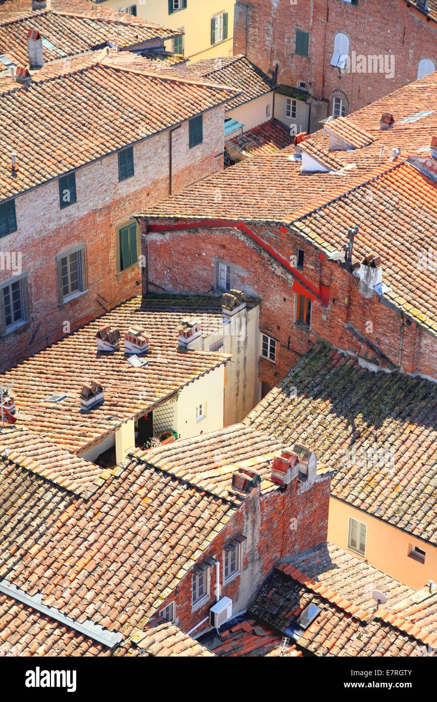 Tetti di terracotta a Lucca, Italia Foto Stock