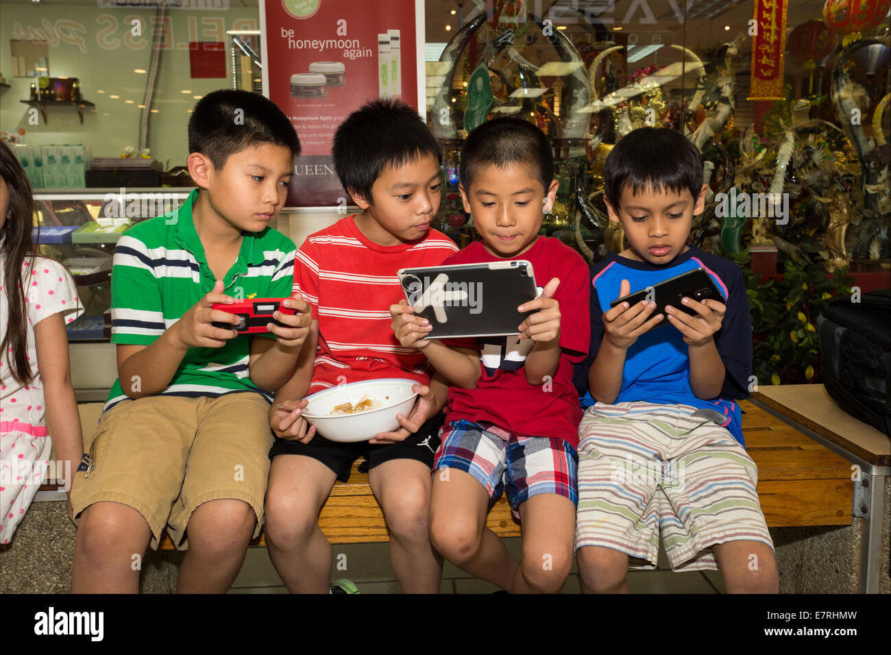 Bambini Vietnamese-American, Asian Garden Mall, City of Westminster, Orange County, California Foto Stock