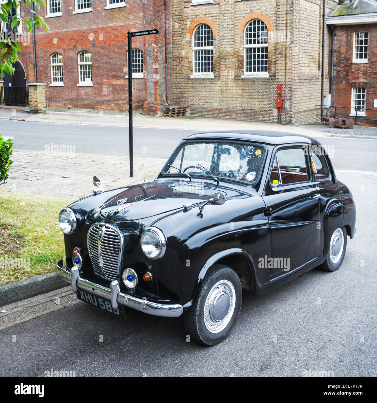Austin A30 - un vecchio nero British auto automobili a Chatham Dockyard, UK. Un britannico degli anni cinquanta auto. Il design britannico classici. Austin auto. Foto Stock