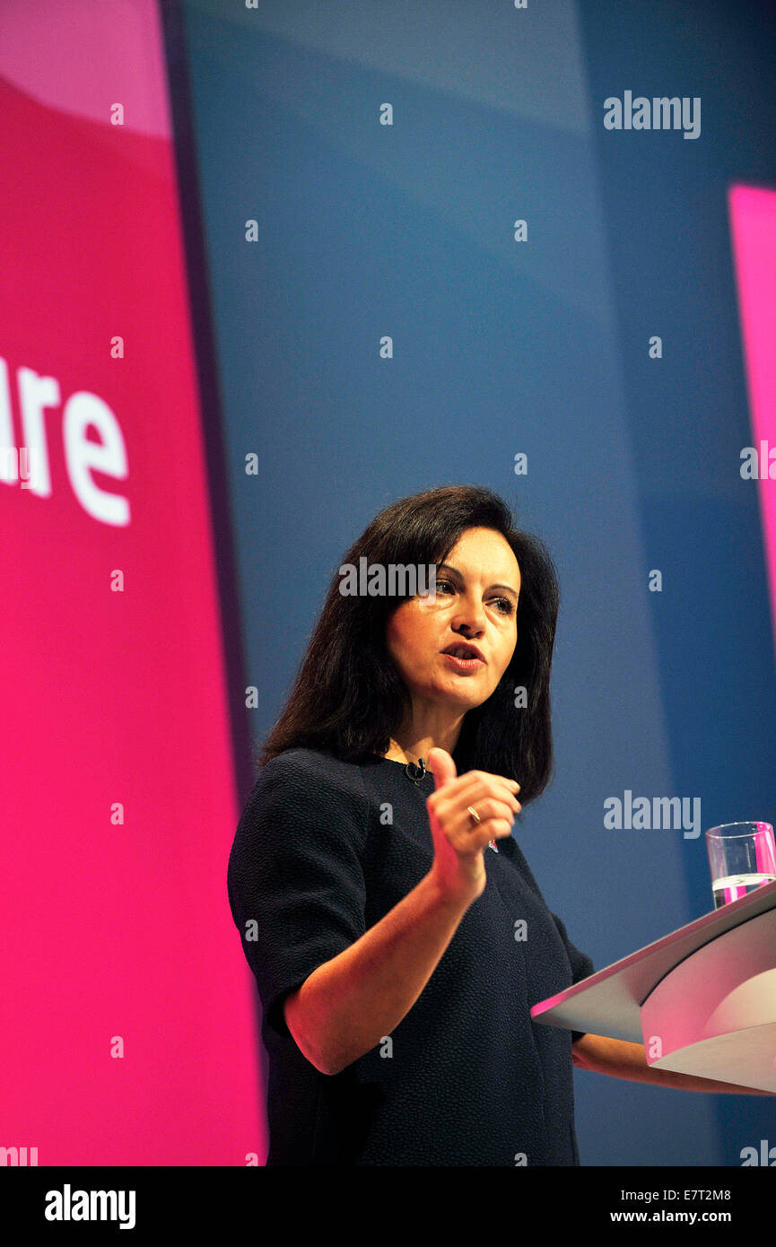 Manchester, Regno Unito. 23 Sett 2014. Caroline Flint ombra Segretario per l'energia e il cambiamento climatico intervenendo alla conferenza del lavoro in Manchester Credito: Della Batchelor/Alamy Live News Foto Stock