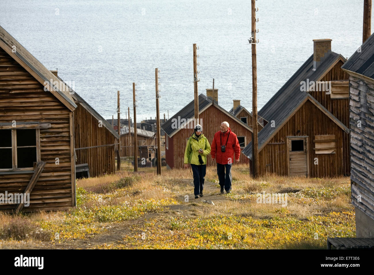 MS FRAM invita il carbone abbandonate comunità mineraria di Qullissat sull isola di Disko. La Groenlandia, Arctic Foto Stock