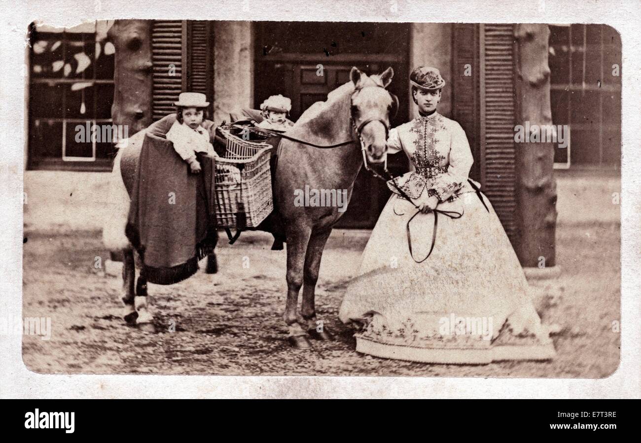 Il principe Albert Victor, Duca di Clarence e Avondale; Re Giorgio V; la Regina Alexandra, 1866 da W. & D. Downey Foto Stock