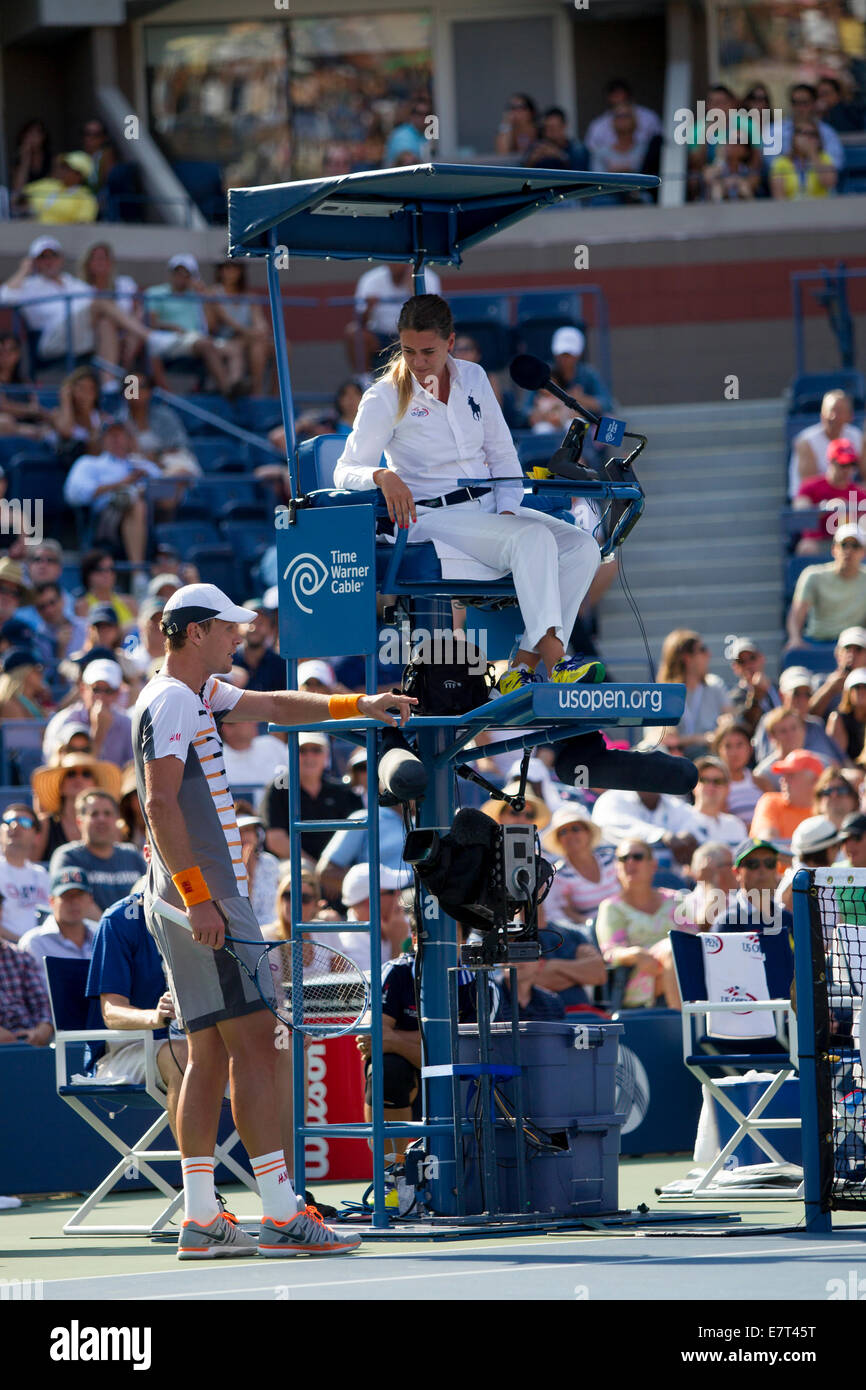 Tomas BERDYCH (CZE) in azione quarterfinal vs. Marin CILIC (CRO) al 2014 US Open Tennis Championships. © Paul J. Sutton/NCP Foto Stock