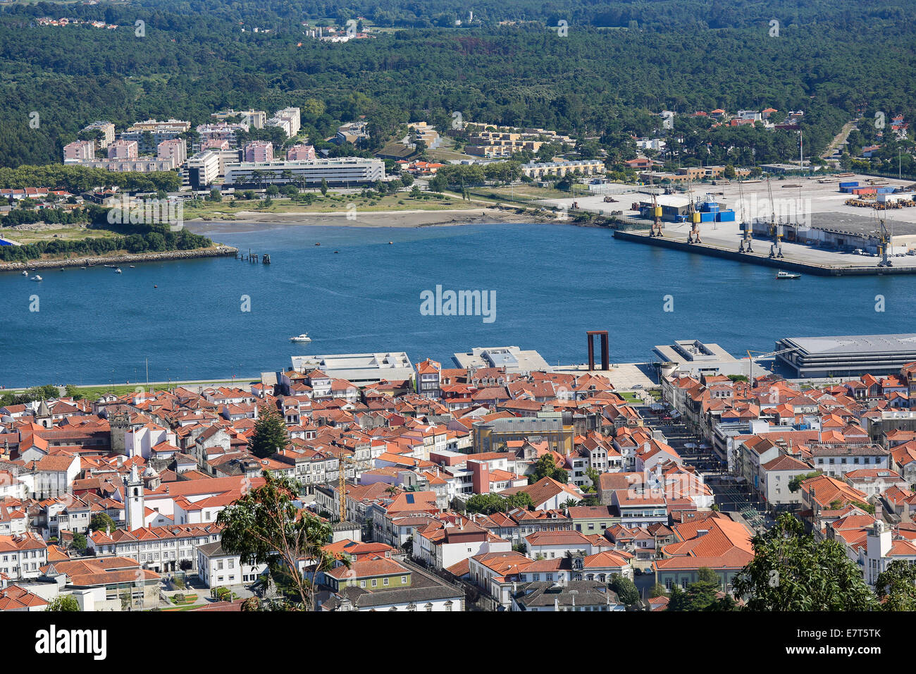 Vista aerea sul centro di Viana do Castelo, una famosa città nella parte settentrionale del Portogallo Foto Stock