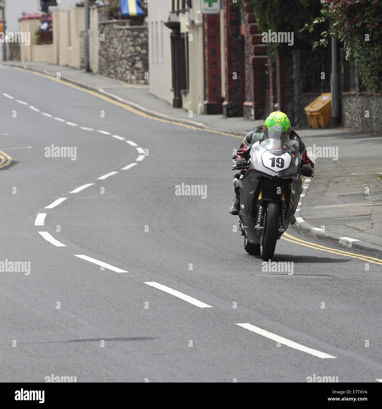 Cameron Donald, in sella alla sua Norton Racing Norton SG3 nella gara seniores, durante il 2014 Isle of Man TT. Foto Stock