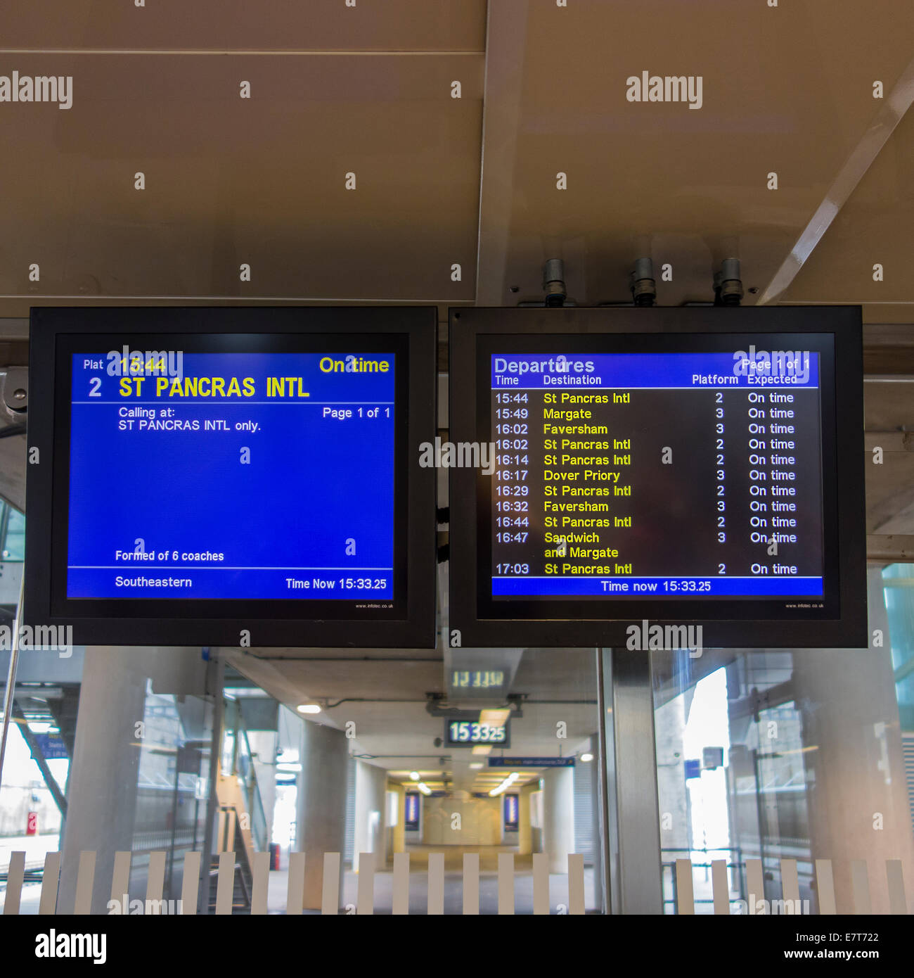 Orari treni visualizzazione VDU Stratford international Alta Velocità giavellotto Foto Stock