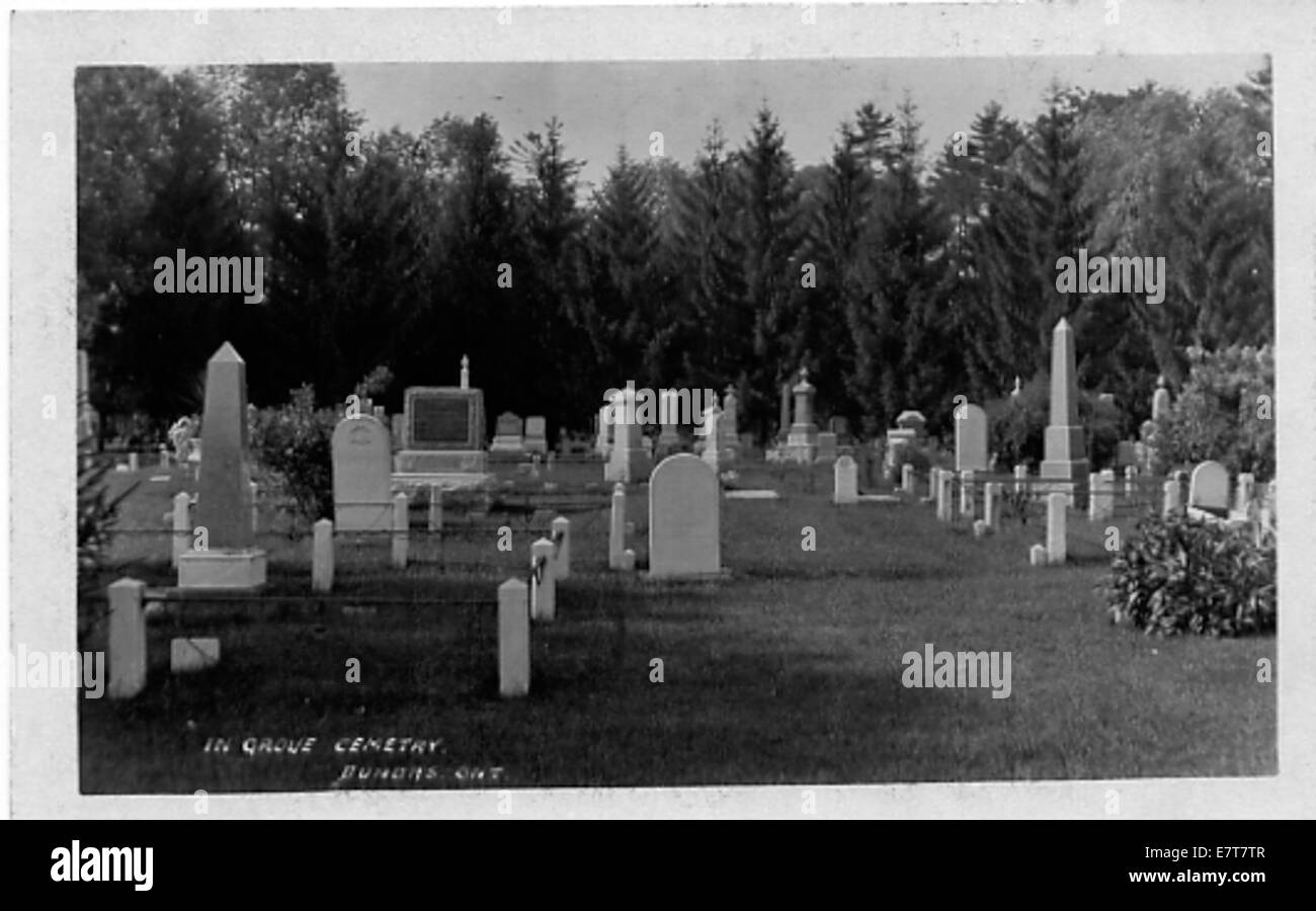 Questa immagine mostra una scena del cimitero, che fornisce informazioni sulle tradizioni funerarie e sui segni storici. Non è disponibile un ulteriore contesto riguardo al cimitero o alla posizione specifica. Foto Stock