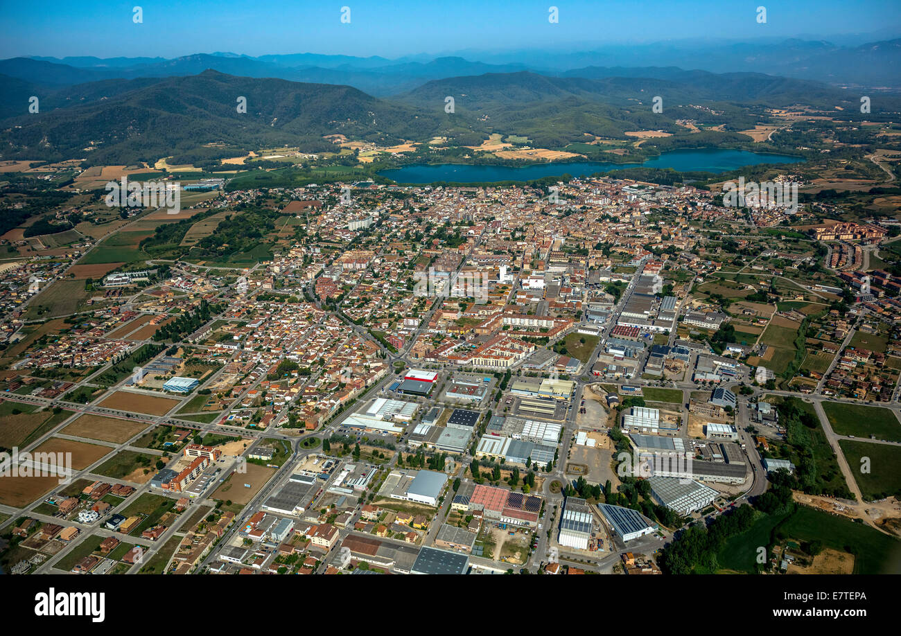 Vista aerea, con vista della città di Banyoles sul lago di Banyoles in Costa Brava Catalogna Foto Stock