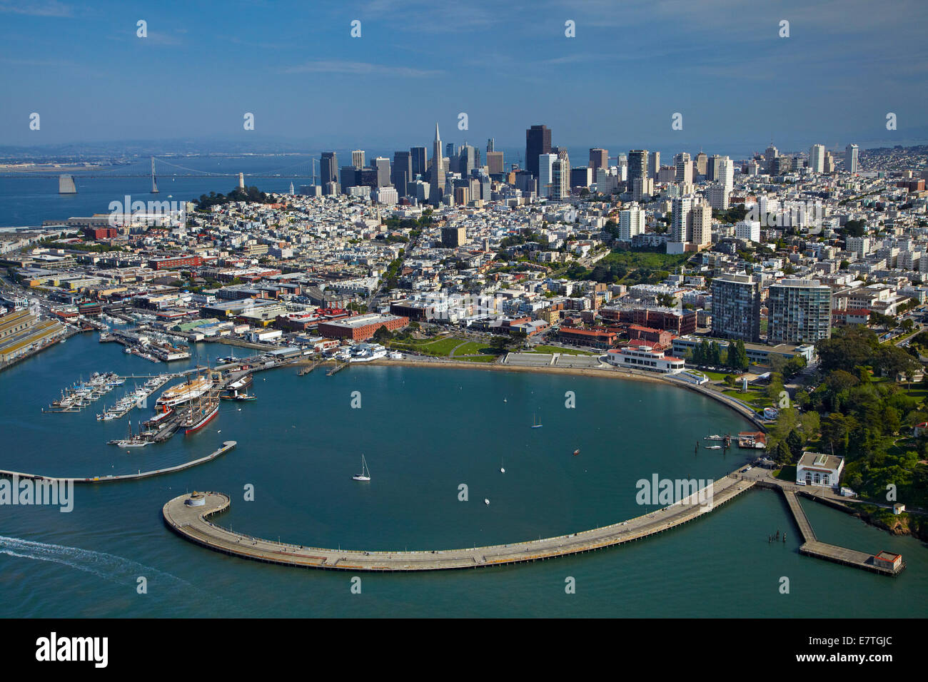 Il Molo municipale e San Francisco Maritime National Historical Park, San Francisco, California, Stati Uniti d'America - aerial Foto Stock