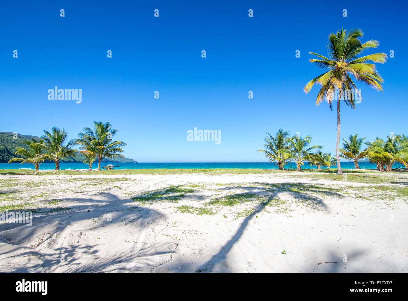 Ingresso di una delle più belle spiagge tropicali nei Caraibi, Playa Rincon, vicino a Las Terrenas in Repubblica Dominicana Foto Stock