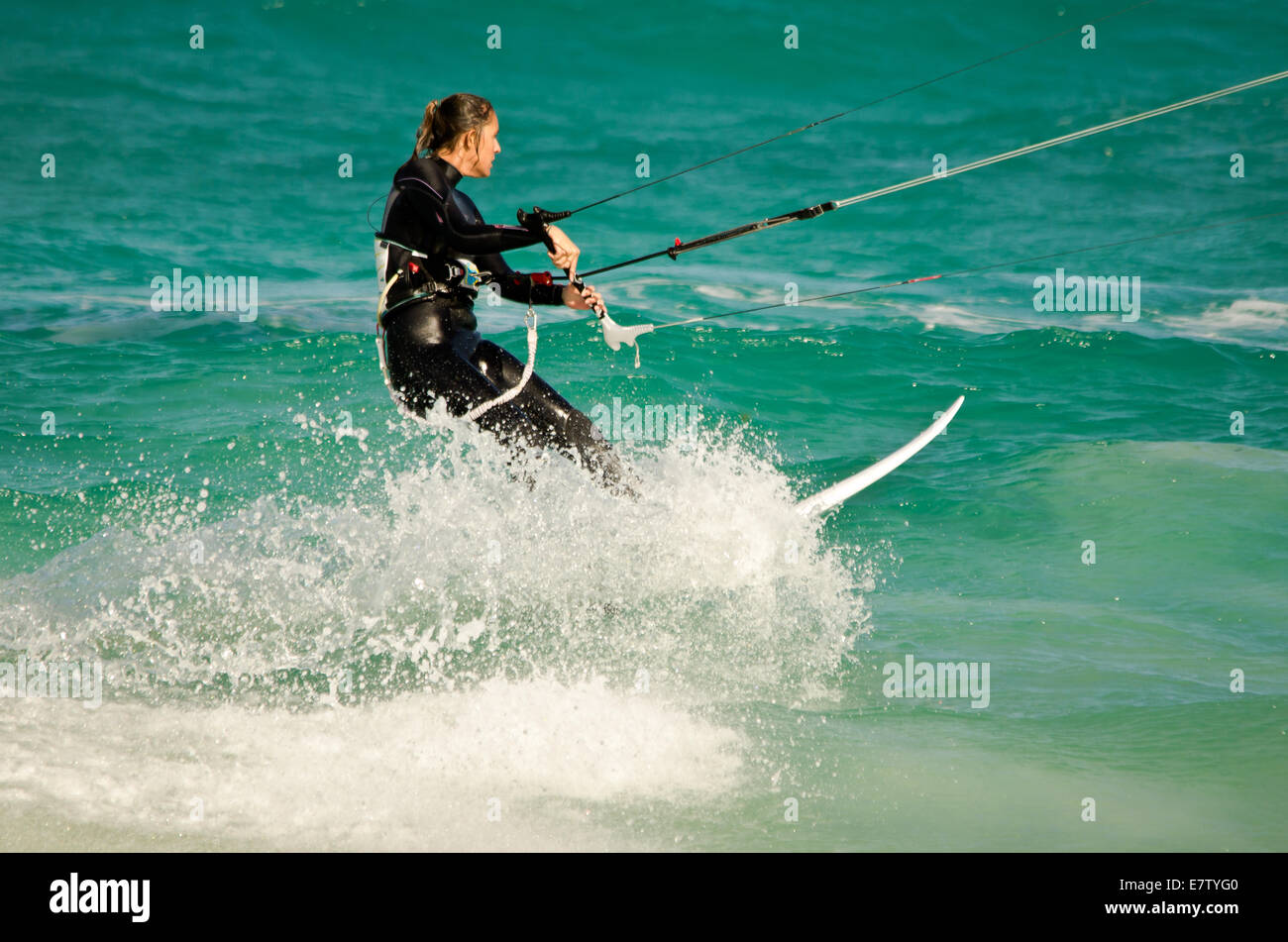 Una ragazza di kite surf Foto Stock