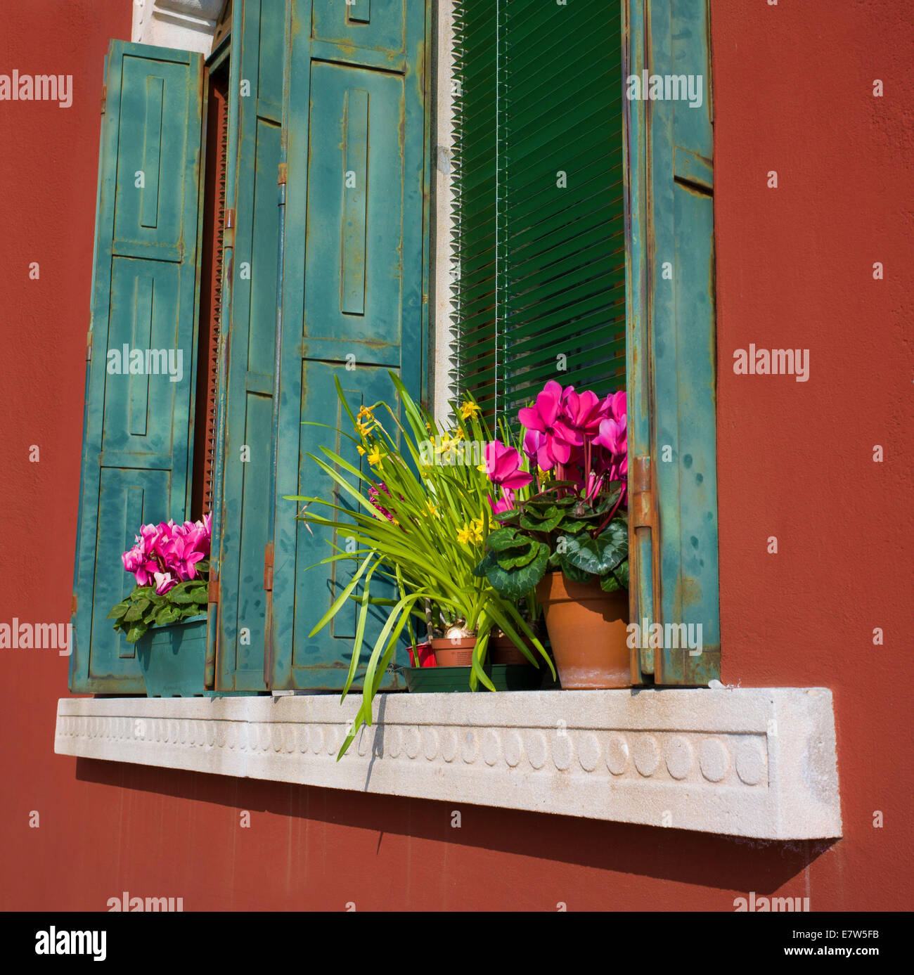 Finestra dettagli sull'isola di Burano, Venezia. Foto Stock