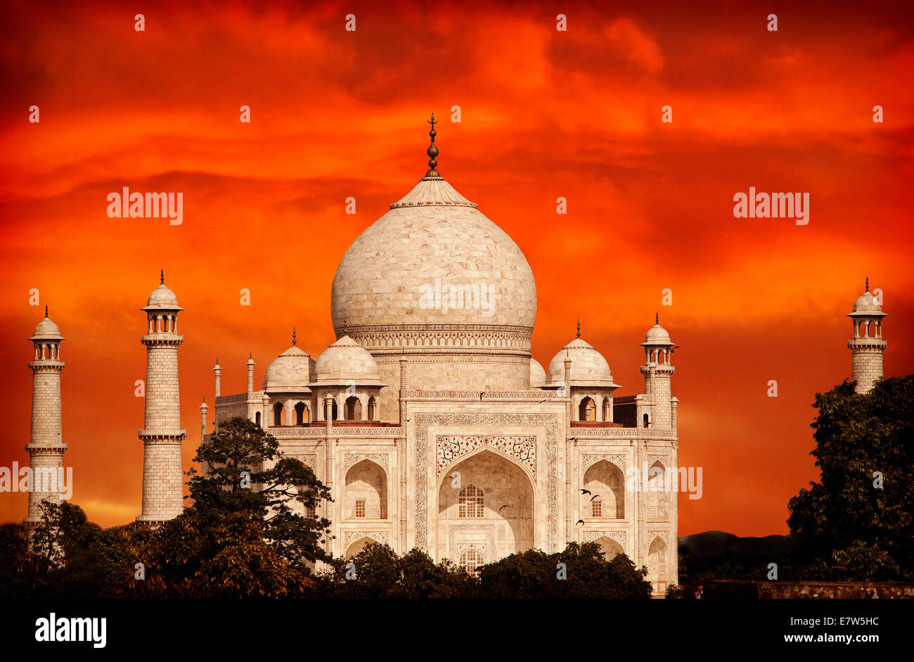 Retrò filtrata tramonto sul Taj Mahal, India. Foto Stock