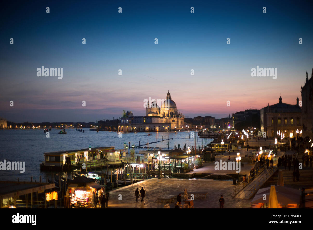 Tramonto su Santa Maria della Salute, Venezia. Foto Stock