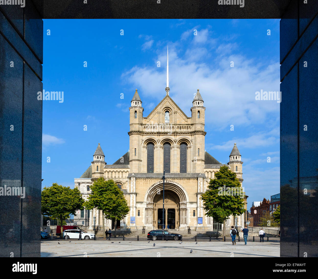 St Anne's Cathedral da Writer's Square, Cathedral Quarter, Belfast, Irlanda del Nord, Regno Unito Foto Stock