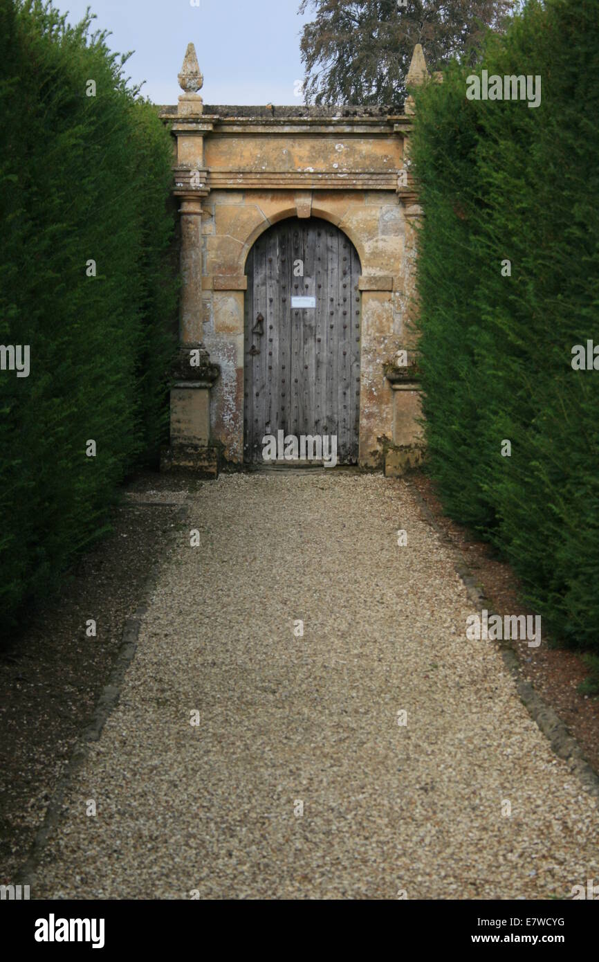 Il Castello di Sudeley porta al giardino segreto Foto Stock