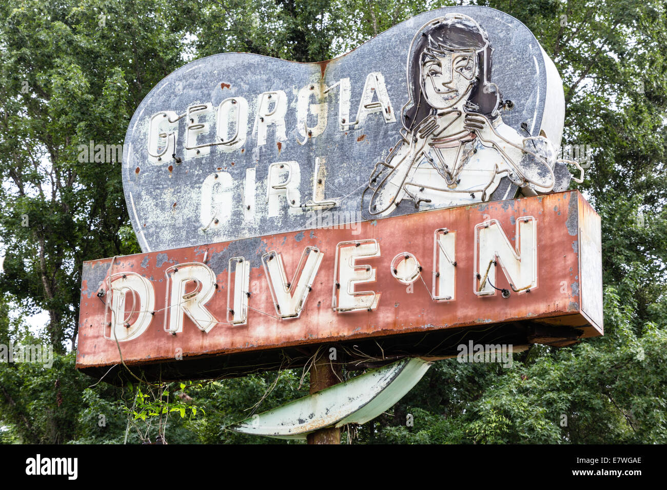 Vintage Georgia ragazza segno Drive-In trovati negli Stati Uniti. L'autostrada 17 vicino a Woodbine, Georgia Foto Stock