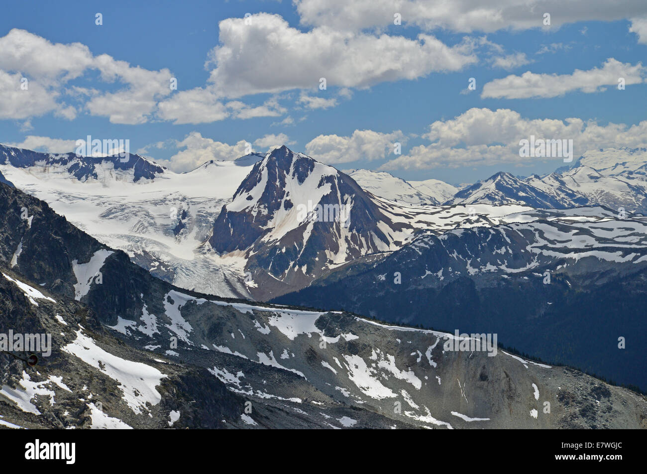 Il robusto del paesaggio di montagna visto da di Whistler Resort. Foto Stock