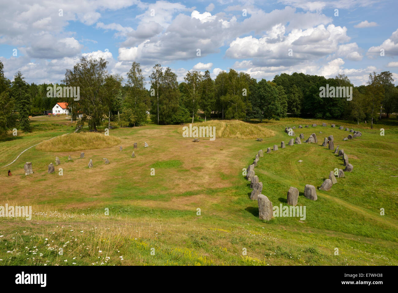 Tumulo e nave di pietra a forma di sepolture, Anundshög, Vasteras, Svezia 140812 62023 Foto Stock