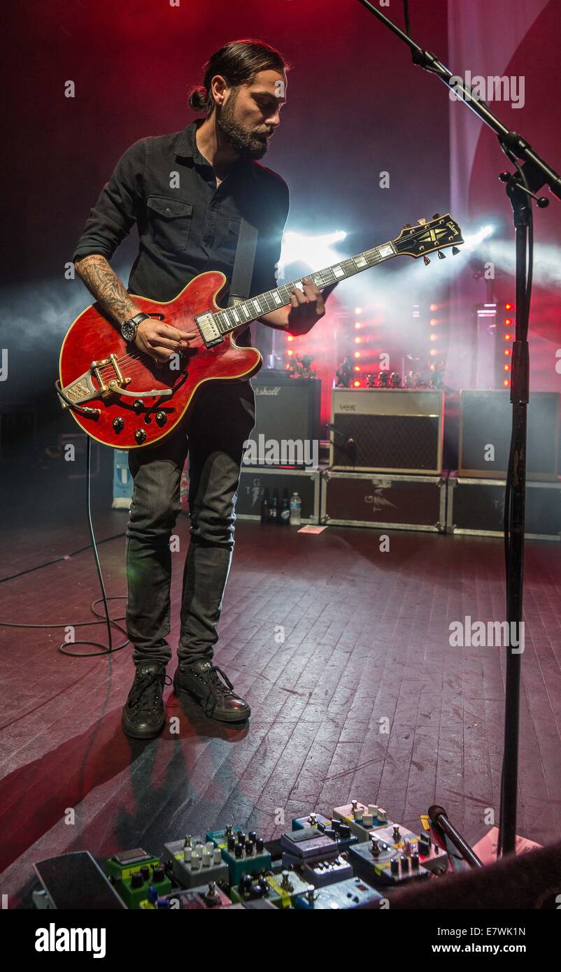 Detroit, MI, Stati Uniti d'America. Xx Settembre, 2014. ALEX ROSAMILIA del Gaslight Anthem esegue al Fillmore Detroit. © Alexis Simpson/ZUMA filo/Alamy Live News Foto Stock