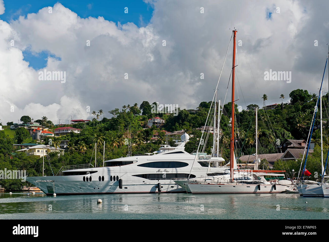 Yacht di lusso, Marigot Bay, Castries, Saint Lucia Foto Stock