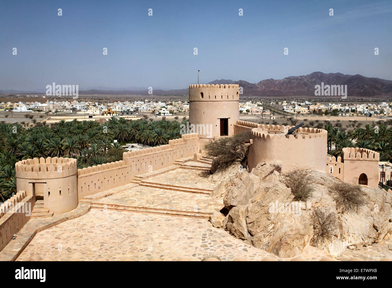 Nakhl Fort o Al Husn Heem, fortezza, storico edificio mudbrick, Al-Batinah provincia, il sultanato di Oman, Penisola arabica Foto Stock