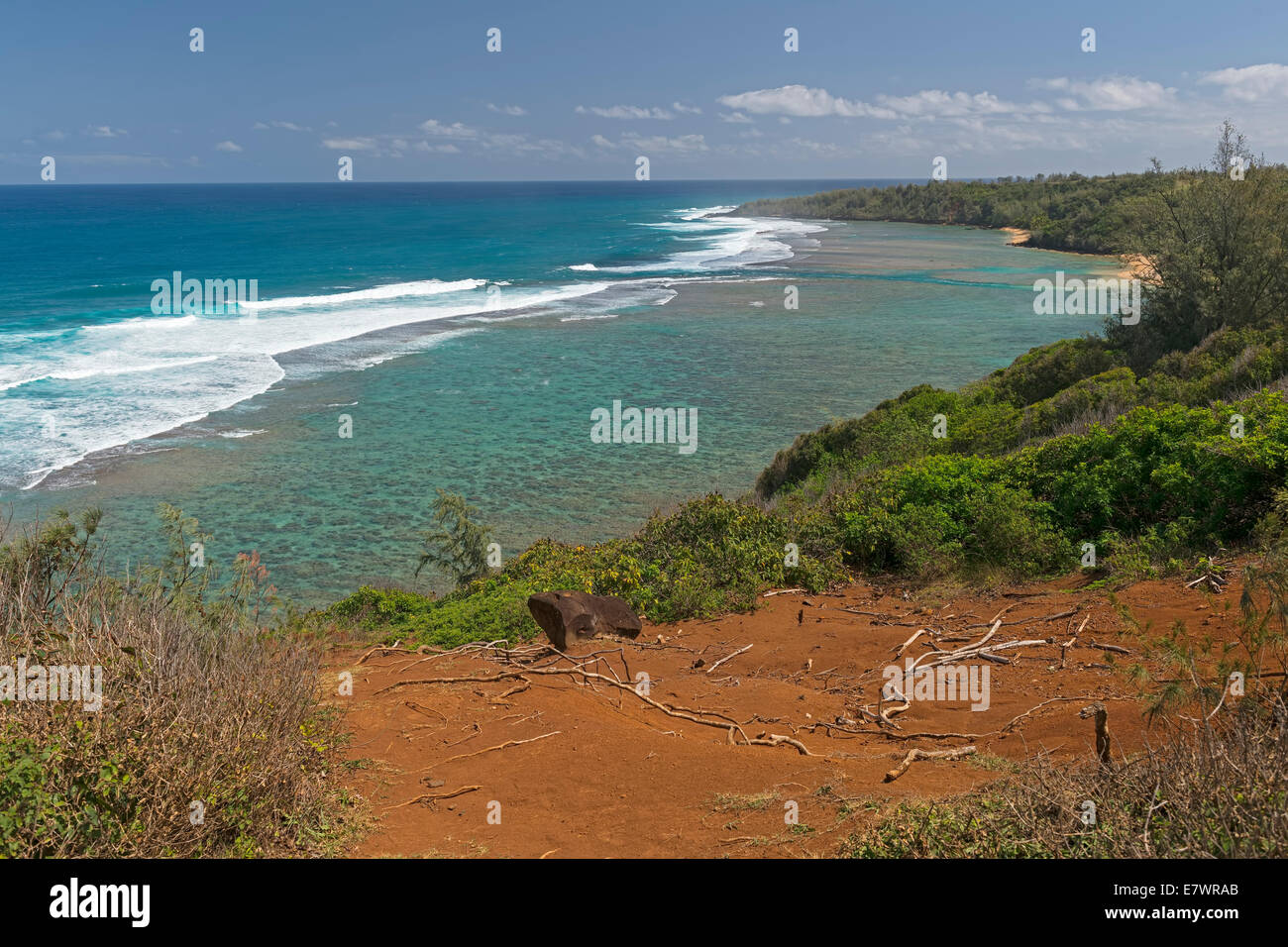 Vista della costa dalla pila a Lookout, sul vulcano Kilauea, Kaua'i, Hawaii, Stati Uniti Foto Stock