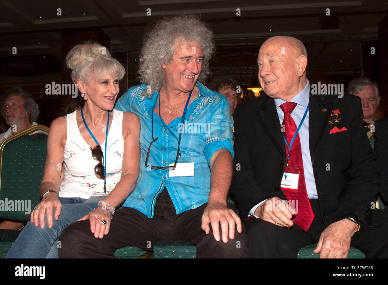 L'attrice Anita Dobson, musicista Brian May dei Queen e cosmonauta Alexey Leonov/Alexei Archipowitsch Leonow frequentando il secondo editon della Starmus Festival al Abama Golf & Spa Resort a Tenerife, Isole Canarie il 22 settembre 2014/picture alliance Foto Stock