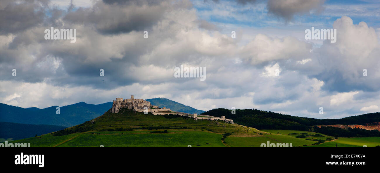 Vista panoramica della parte esterna del castello di Spis, Slovacchia. Foto Stock