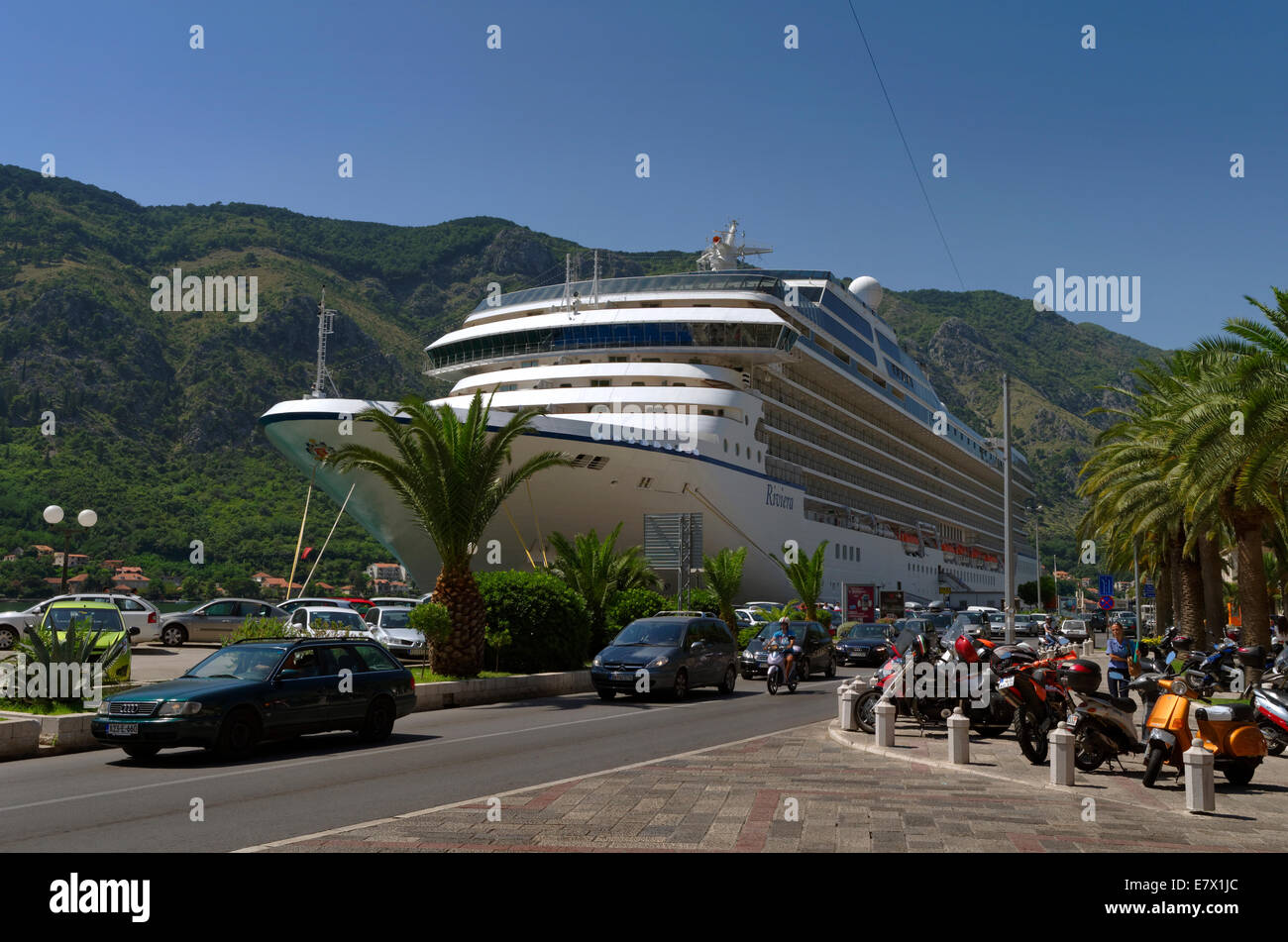 Nave da crociera "Riviera' a Kotor in Montenegro Foto Stock